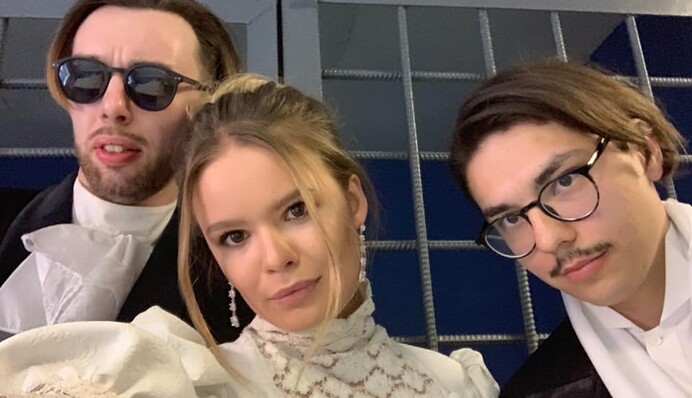 В России задержали актеров и участницу Pussy Riot перед вручением престижной премии: фото и видео