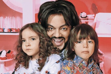 Филипп Киркоров опубликовал семейное фото с детьми