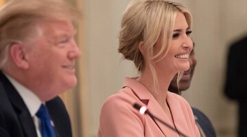 В наряде за 200 долларов: Иванка Трамп очаровала ярким образом