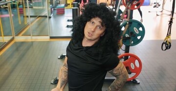 Известный телеведущий повеселил пародией на фото Каменских