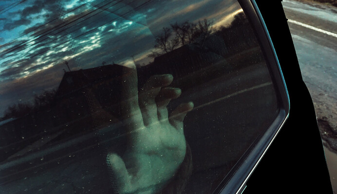 Почему Украина позволяет иностранцам бить ее матерей и воровать ее детей