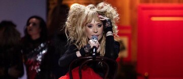 Шорты и юбка-пачка: Пугачева на юбилейном концерте удивила нарядами