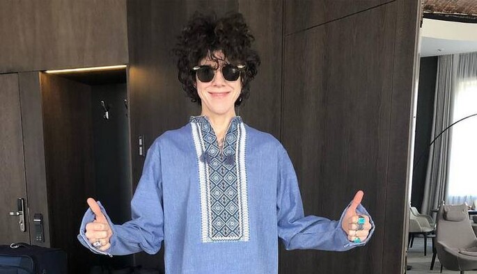 Всемирно известная певица примерила вышиванку и призналась в любви к Украине