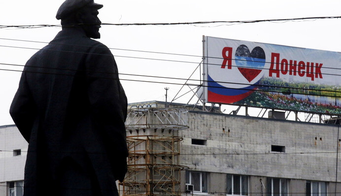 Чекають пенсій і нових кураторів: як на окупованому Донбасі зустріли перемогу Зеленського