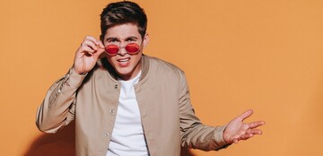 Взрывной юмор из 90-х: ведущий Евровидения выпустил пародию на хит группы 