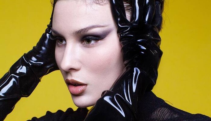 Скандальную MARUV снова ограбили в аэропорту