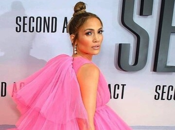 Дженнифер Лопес блеснула бюстом на свидании с бойфрендом