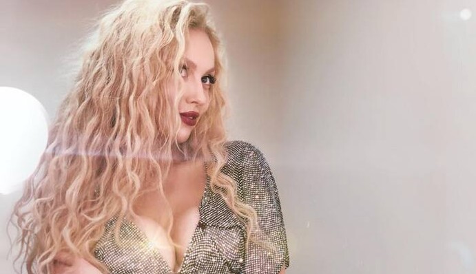 Барби для взрослых: Полякова в смелом наряде произвела фурор