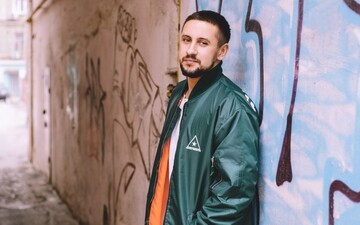 Как душевно и тепло: MONATIK умилил сеть редким фото жены и детей