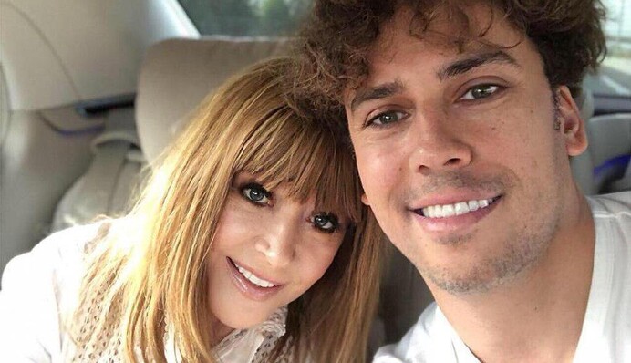 Выглядит младше мужа: Галкин и Пугачева восхитили фанов семейным фото