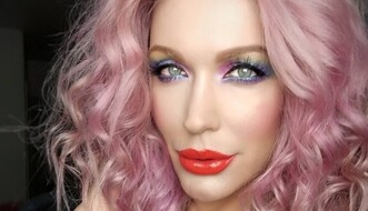 Без укладки и макияжа: травести-дива Монро показала настоящее лицо