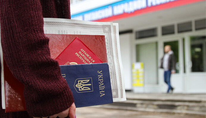 It is the piece of paper that makes the difference: how residents of Donbass change citizenship