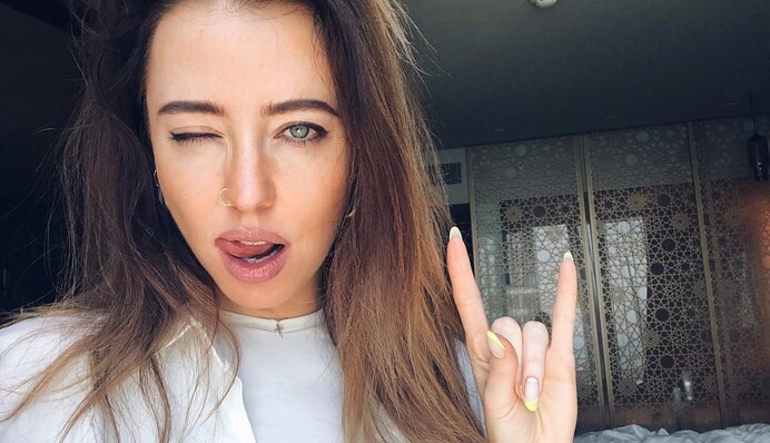 Дорофеева эффектно обнажила ягодицы на отдыхе