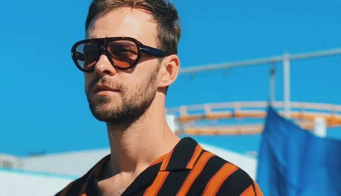 Популярный украинский певец попал в ДТП: фото с места аварии