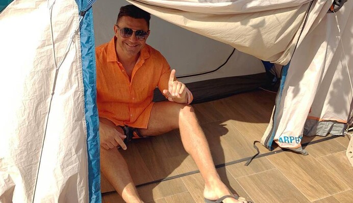 Тищенко показал интимное фото с молодой женой