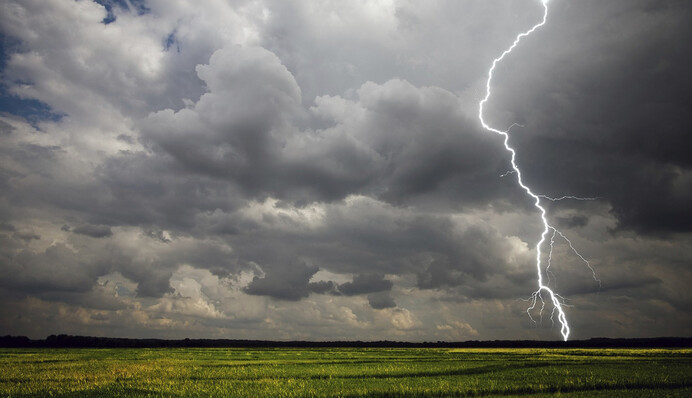 Грози і плюс 28: синоптики здивували погодою на тиждень