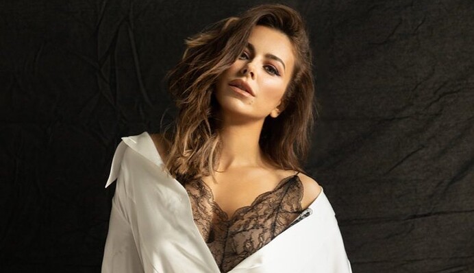 Зачем оголять? Ани Лорак возмутила сеть откровенным фото