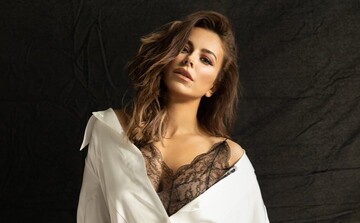 Зачем оголять? Ани Лорак возмутила сеть откровенным фото