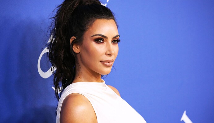 Пять лет, четверо детей: Кардашьян к годовщине свадьбы показала, какой была невестой