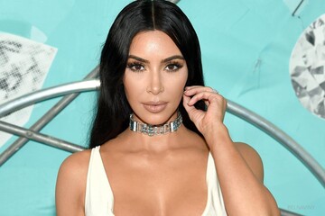 Ким Кардашьян раскрыла имя новорожденного сына: первое фото малыша