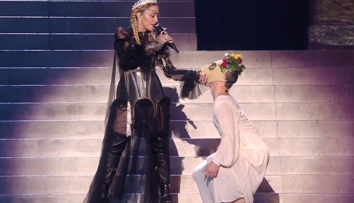 Выступление на миллион долларов? Как в финале Евровидения выступила Мадонна