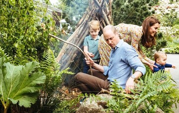 В сети появились милые фото принца Уильяма и Кейт Миддлтон с детьми