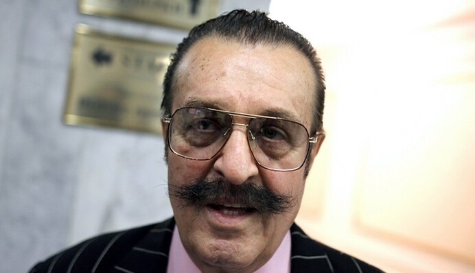 За его жизнь борются врачи: в России экстренно госпитализирован известный певец