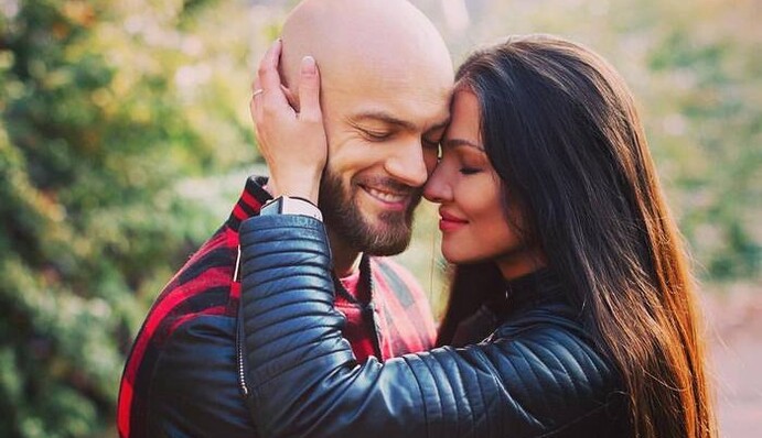 Влад Яма трогательно признался жене в любви и показал нежное фото