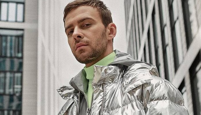 Популярный украинский певец похвастался фото с американской королевой бурлеска