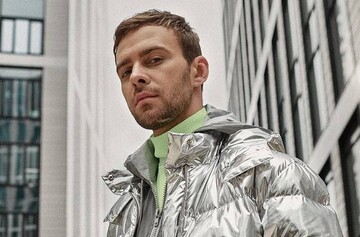 Популярный украинский певец похвастался фото с американской королевой бурлеска