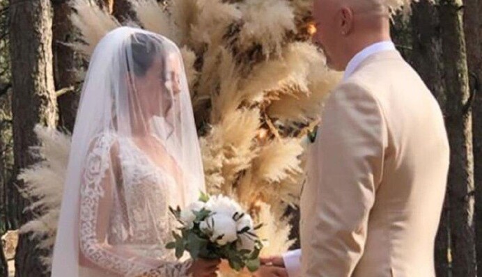 От 5 тыс. долларов: Настя Каменских показалась в свадебном платье именитого бренда