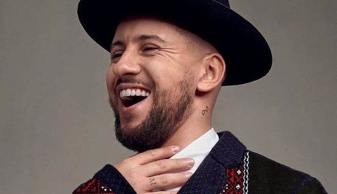 Красивые до невозможности: MONATIK восхитил сеть фото с женой