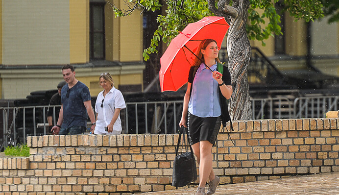 Жара с грозами: синоптики рассказали о погоде в последние выходные весны