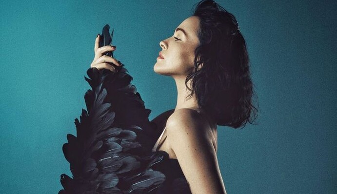 Астафьева устроила смелую фотосессию на крыше