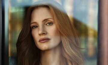 Голливудскую звезду укусила лошадь за грудь: видео инцидента