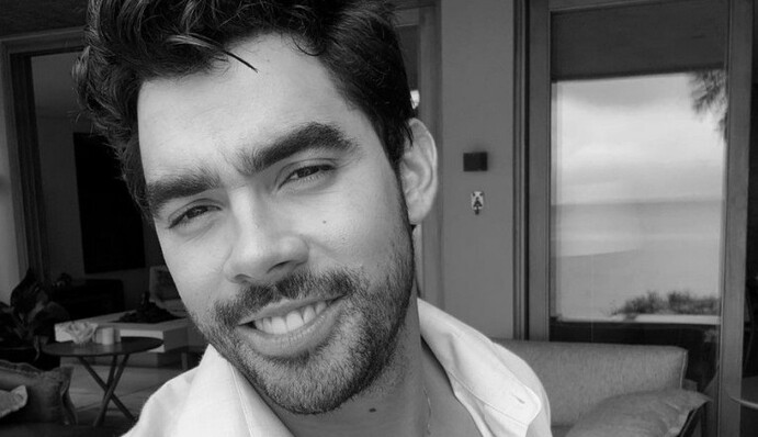 Летел на день рождения подруги: известный певец погиб в авиакатастрофе