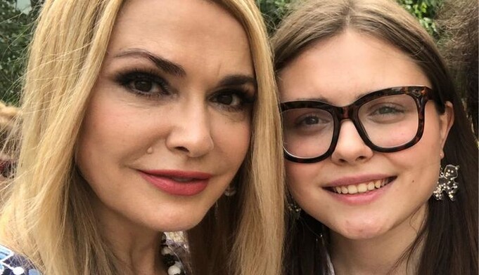 Последний звонок: Ольга Сумская показала дочь-выпускницу