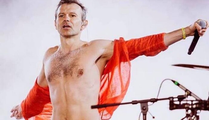 Будет все: Вакарчук разделся перед известной телеведущей