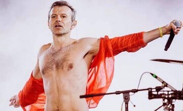 Будет все: Вакарчук разделся перед известной телеведущей