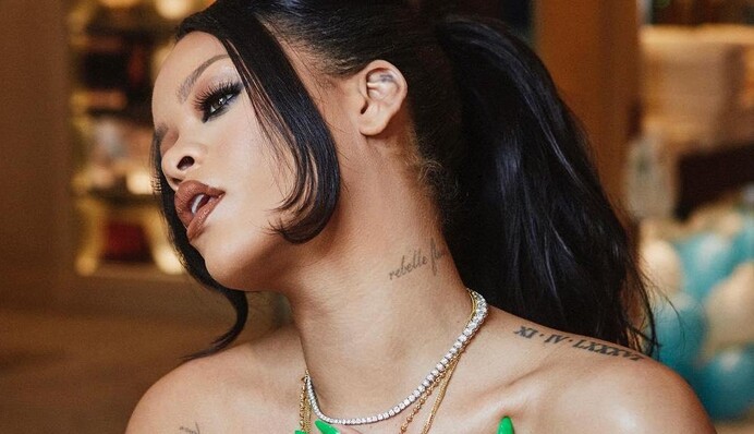 Пышнотелая Рианна снялась в пикантной фотосессии для бренда нижнего белья