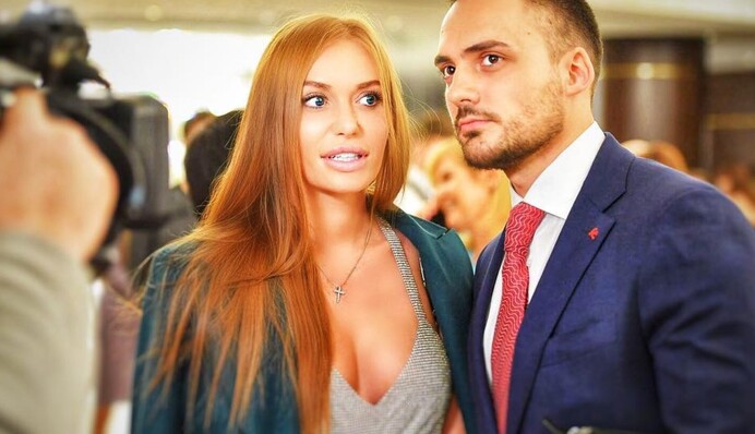 Уговаривали сделать аборт: украинская певица впервые рассказала о трудной беременности