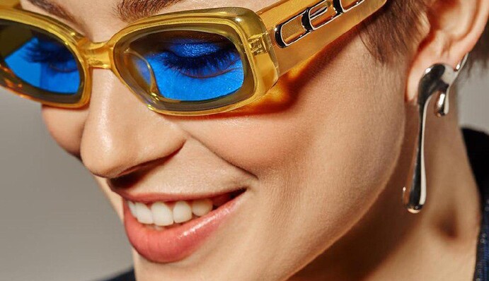 Жена украинского нардепа похвасталась фигурой в купальнике