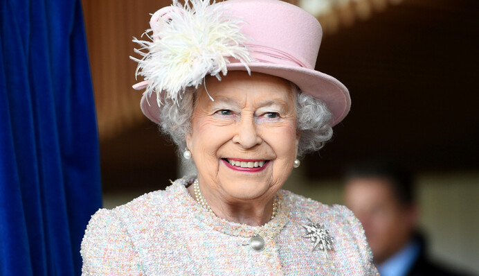 Второй день рождения Елизаветы II: раскрываем забавную закономерность в гардеробе стиляги-королевы
