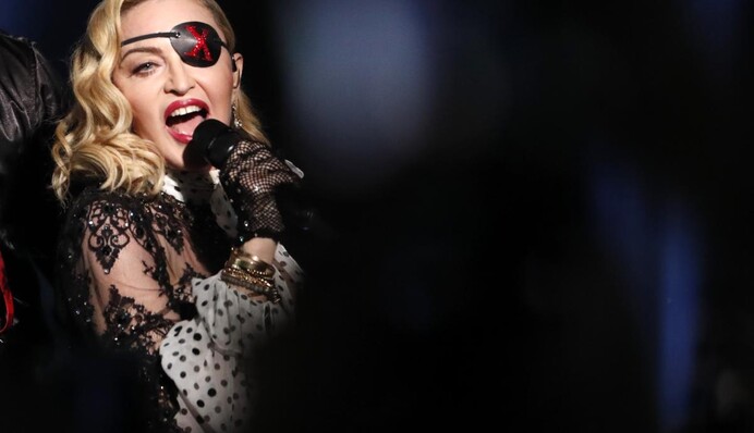 Мадонна в новом провокационном клипе показала судьбу отвергнутых обществом