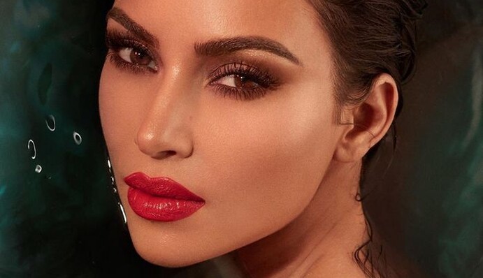 Ким Кардашьян показала лицо новорожденного сына: трогательное фото