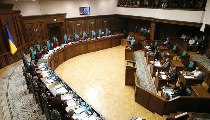 Зеленський проти депутатів: хто переможе у битві за дострокові вибори