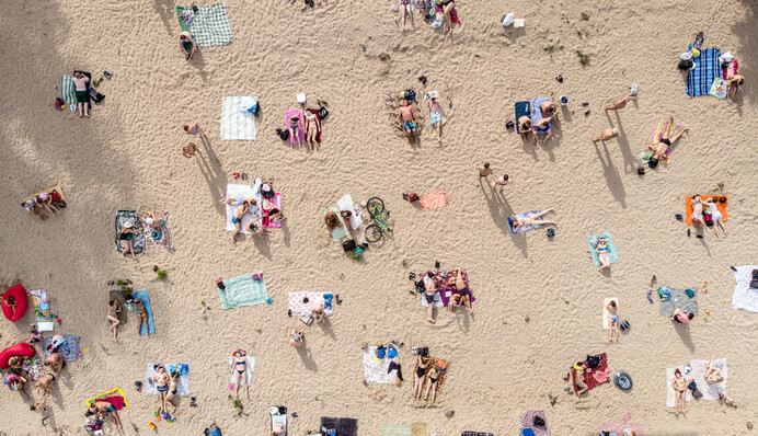 Як засмагають і де купаються кияни: ексклюзивні фото