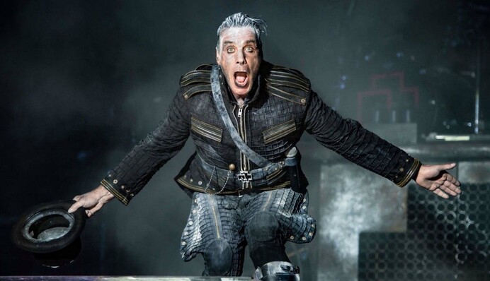 Лидер Rammstein подрался с фанатом и сломал ему челюсть