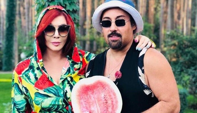 Билык и Коляденко просят фанатов придумать название их политической партии: лучшему обещают приз