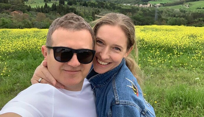 Папа года: Горбунов похвастался престижной наградой и поблагодарил жену за поддержку